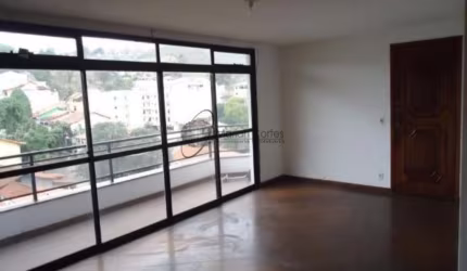Excelente 4qtos  com 2 vgs, planta única no Centro