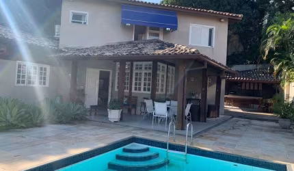 Casa em condomínio fechado com 5 quartos à venda no Sapê, Niterói  por R$ 1.600.000