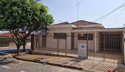 Casa térrea com 03 dormitórios à venda no bairro Parque Industrial - São José do Rio Preto/SP