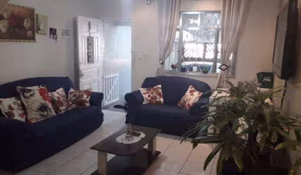 Casa com 2 quartos à venda no Parque Bitaru, São Vicente  por R$ 388.000