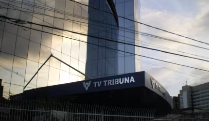 Sala comercial com 1 sala para alugar no Paquetá, Santos  por R$ 4.000