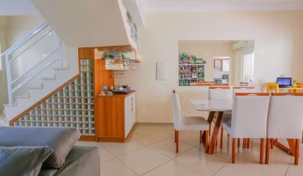 Casa À VENDA, 3 Suítes, 250m, R$ 1.200.000 - Piscina Aquecida - Cond. Villa dos Inglezes