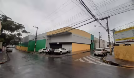 Salão Comercial para Alugar em Cuiabá - Centro-Sul - 360m² -