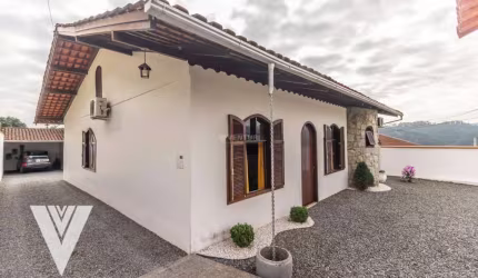 Casa com 3 dormitórios à venda, 264 m² por R$ 680.000,00 - Garcia - Blumenau/SC
