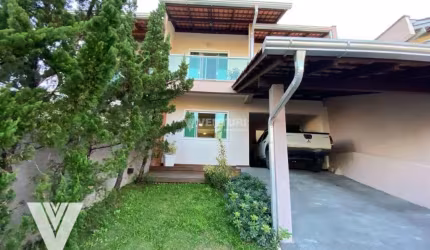 Casa com 3 dormitórios à venda, 270 m² por R$ 950.000,00 - Escola Agrícola - Blumenau/SC