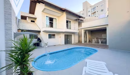 Casa com 2 suítes à venda, 240 m² por R$ 1.360.000 - Velha - Blumenau/SC