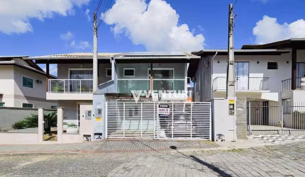 Casa com 3 dormitórios à venda, sendo 1 suíte com sacada, 130 m² por R$ 820.000 - Velha - Blumenau/SC