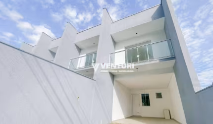 Casa com 2 suítes à venda, sendo 1 com sacada, espaço de terreno e área de festas pronta! 137 m² por R$ 550.000 - Velha - Blumenau/SC