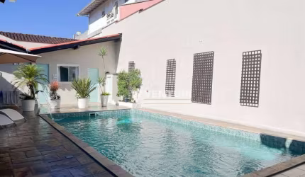 Casa com 4 dormitórios, sendo 1 suíte máster com hidromassagem à venda, 213 m² por R$ 1.300.000 - Velha - Blumenau/SC