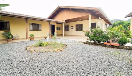 Casa com 4 dormitórios à venda, 181 m² por R$ 640.000,00 - Velha - Blumenau/SC
