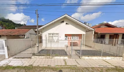 Casa com 3 dormitórios para alugar, 192 m² por R$ 3.325,40/mês - Garcia - Blumenau/SC