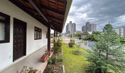 Casa com 3 dormitórios para alugar, 204 m² por R$ 4.530,00/mês - Velha - Blumenau/SC