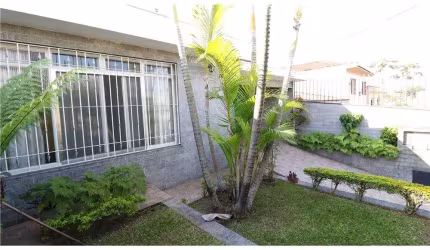 Casa tipo para venda com 4 quartos, 160m²
