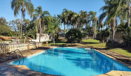 Casa tipo para venda com 5 quartos, sendo 1 suíte, 422.4m²