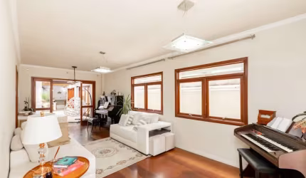 Casa em condomínio para venda com 5 quartos, sendo 3 suítes, 360m²