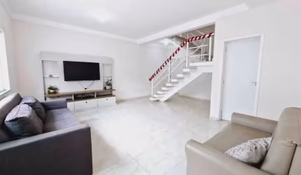 Sobrado para venda com 3 quartos, sendo 2 suítes, 180m²
