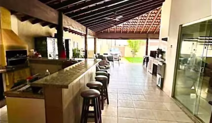 Casa de vila para venda com 3 quartos, sendo 1 suíte, 258m²