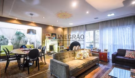 Casa em Condomínio de Alto Padrão com 3 Quartos e 2 Suítes em Moema - São Paulo-SP: 224m², 4 Vagas, 3 Salas, 4 Banheiros!