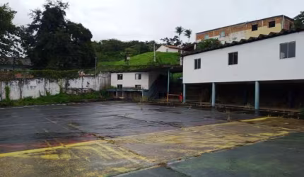 Galpão com pátio 2.700m2 de área construida e 10.900m2 total em Coutos