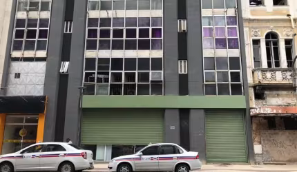 Excelente Loja Comercial com Mezanino no Comercio