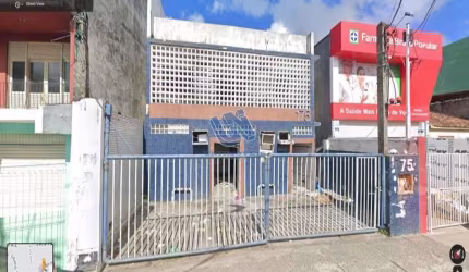 Imóvel comercial com 369,03 m2 no IAPI Frente de Rua.