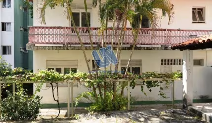 Casa Duplex com 5 quartos sendo 3 suítes 300m2 na Pituba