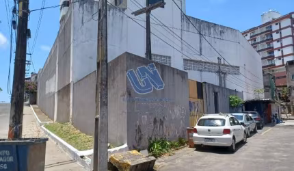 Lojão comercial com 711,34 na Federação