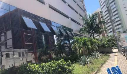 Loja comercial 450m2 Próximo Shopping Itaigara com possibilidade para Clinica e Loja Comercial
