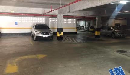 Estacionamento 150 Vagas com 6.430m2. Loja com 450m2. Possibilidade p/ Clinica, Loja etc.