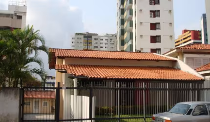 Casa comercial com 220m2 na Pituba