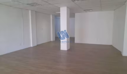 Sala comercial com banheiro privativo 128m2 no Costa Azul