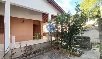 Casa Duplex Para Venda ou Locação área construída 250,00m2 e terreno com 385,00 m2 no Bairro Pituba