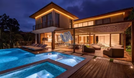 Casa duplex em Condominio mobiliado com 5 suítes sendo 1 suíte master com 709,86m2 em Praia do Forte