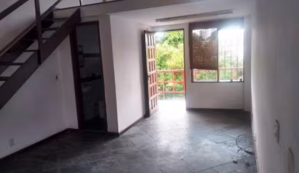 Sala comercial com mezanino para alugar no Itaigara com 33,50m2