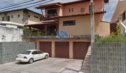 Imóvel Comercial, Frente de Rua, Terreno 497,00 m² e área construída 388,26 m² no Caminho das Arvores
