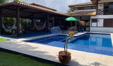 Casa em condominio fechado em Praia do Forte, 5 suites, a 10 min da praia e 5 min da vila.