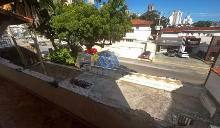 Casa com 3 suítes para aluguel ou venda com 350m2 no Caminho das Árvores