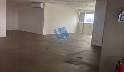 Civil Tower Sala comercial com 212,57m2 no Costa Azul
