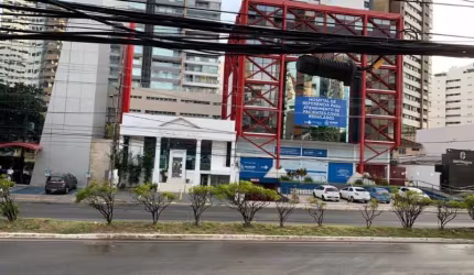 Excelente Imóvel Comercial  para Locação com 555,96m2 na Avenida Tancredo Neves - Itaigara