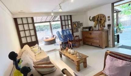 Casa duplex em condominio 5 quartos sendo 2 suítes 440m2 em Jaguaribe