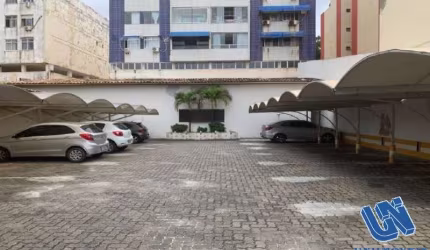 Terreno com 700m2 e galpão com 400m2 para alugar no Costa Azul