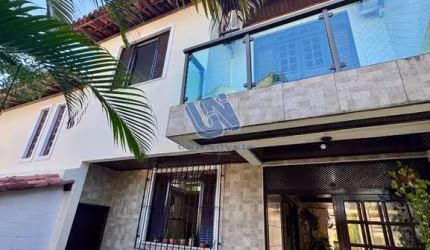 Casa com 3 Suítes no Bairro Itaigara