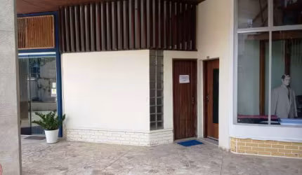 Sala comercial com mezanino 48m2 no Rio Vermelho