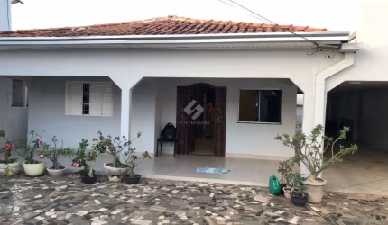 Casa com 3 quartos à venda na Livino Albano, 4, Jardim Costa Verde, Várzea Grande por R$ 450.000