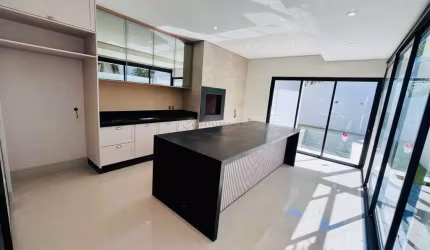 Casa em condomínio fechado com 3 quartos à venda na das Caviúnas, 225, Jardim Itália, Cuiabá por R$ 2.950.000