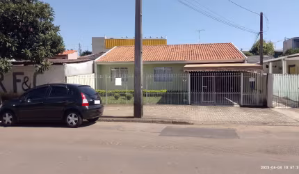 Casa no Capão Raso, próximo à Linha Verde.