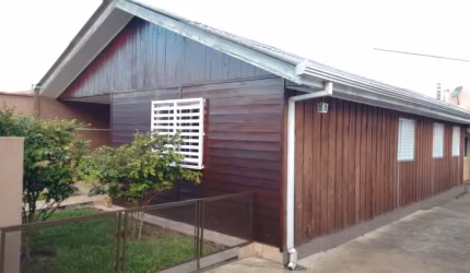 Oportunidade - Imóvel no Xaxim contendo três casas no terreno.