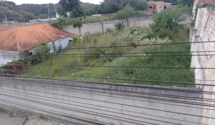 Terreno murado no Umbará.