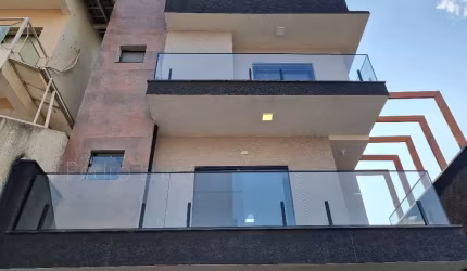 Sobrado novo de 3 dormitórios e 4 vagas no Villa Verde !