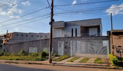 Lindo Sobrado de 4 dormitórios na região central de Caieiras !